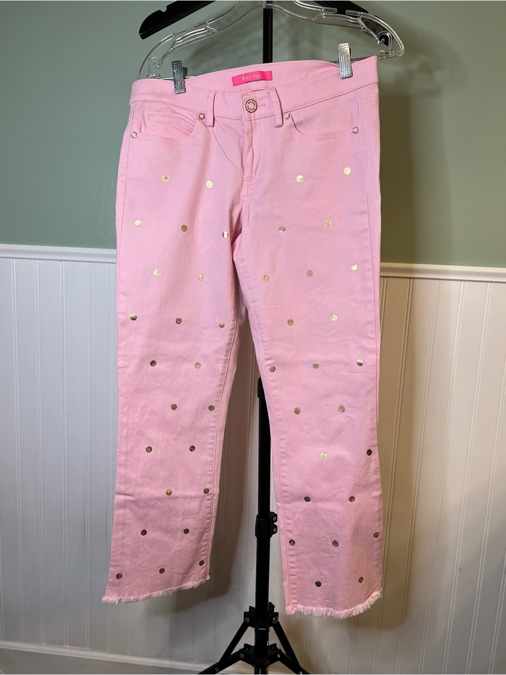 Lilly Pulitzer South Ocean Pink Cropped Jeans with Gold Polka Dots. Size 8